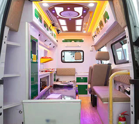 玛多县车辆内部展示